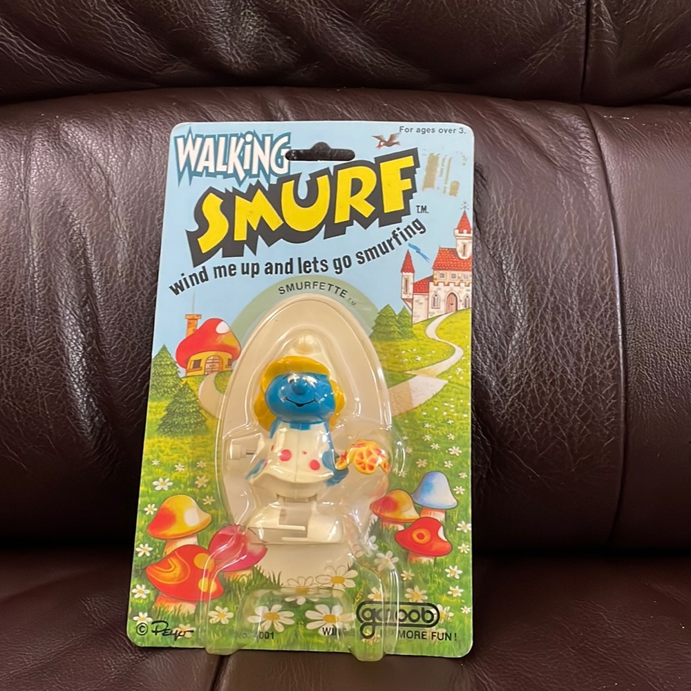 Vintage Walking Smurfette